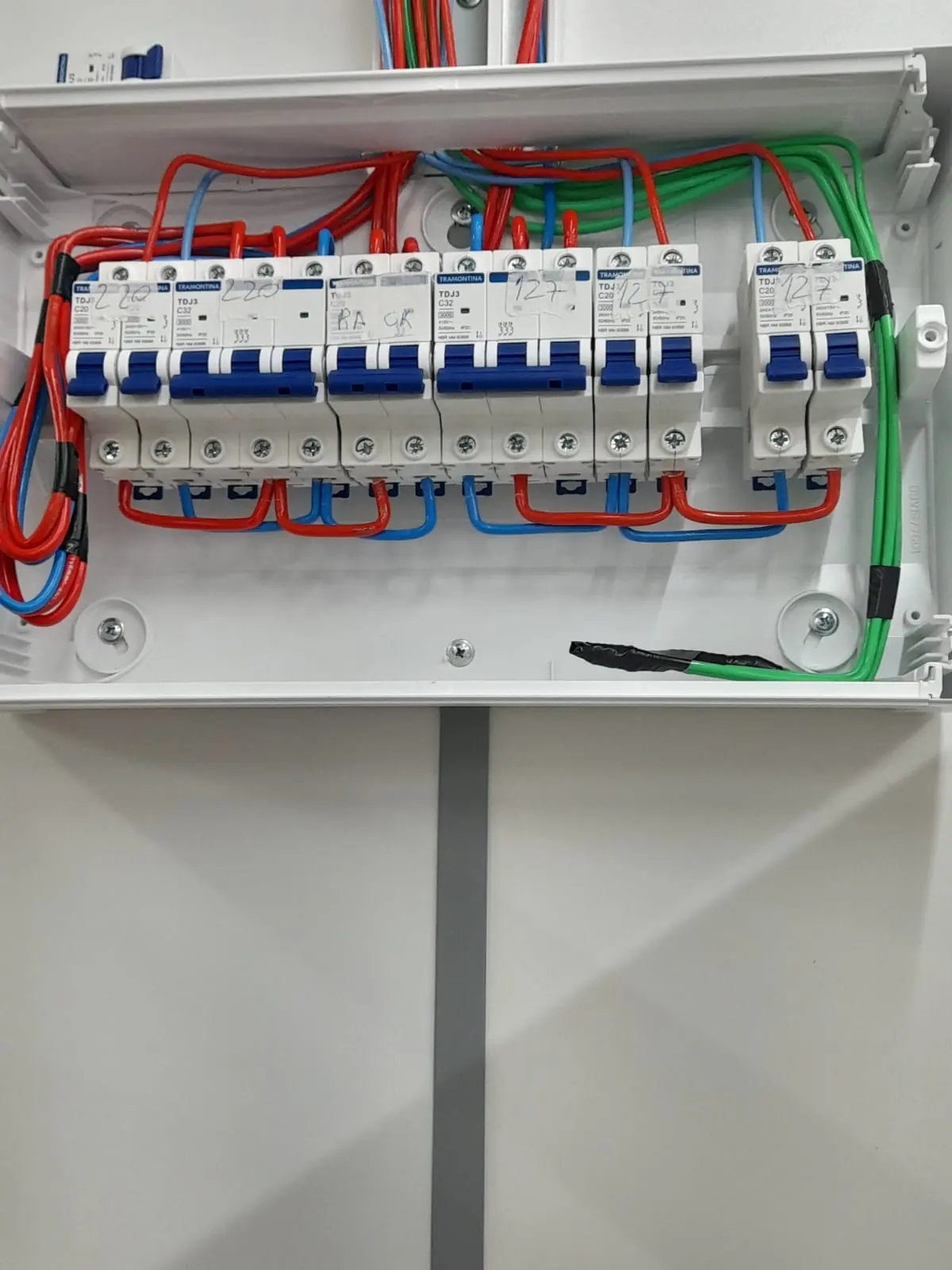Instalação elétrica organizada